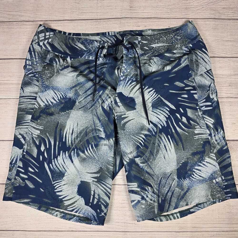 Lululemon Current State Mens Board Shorts Size 33 Blue Floral 10” Inseam FLAW